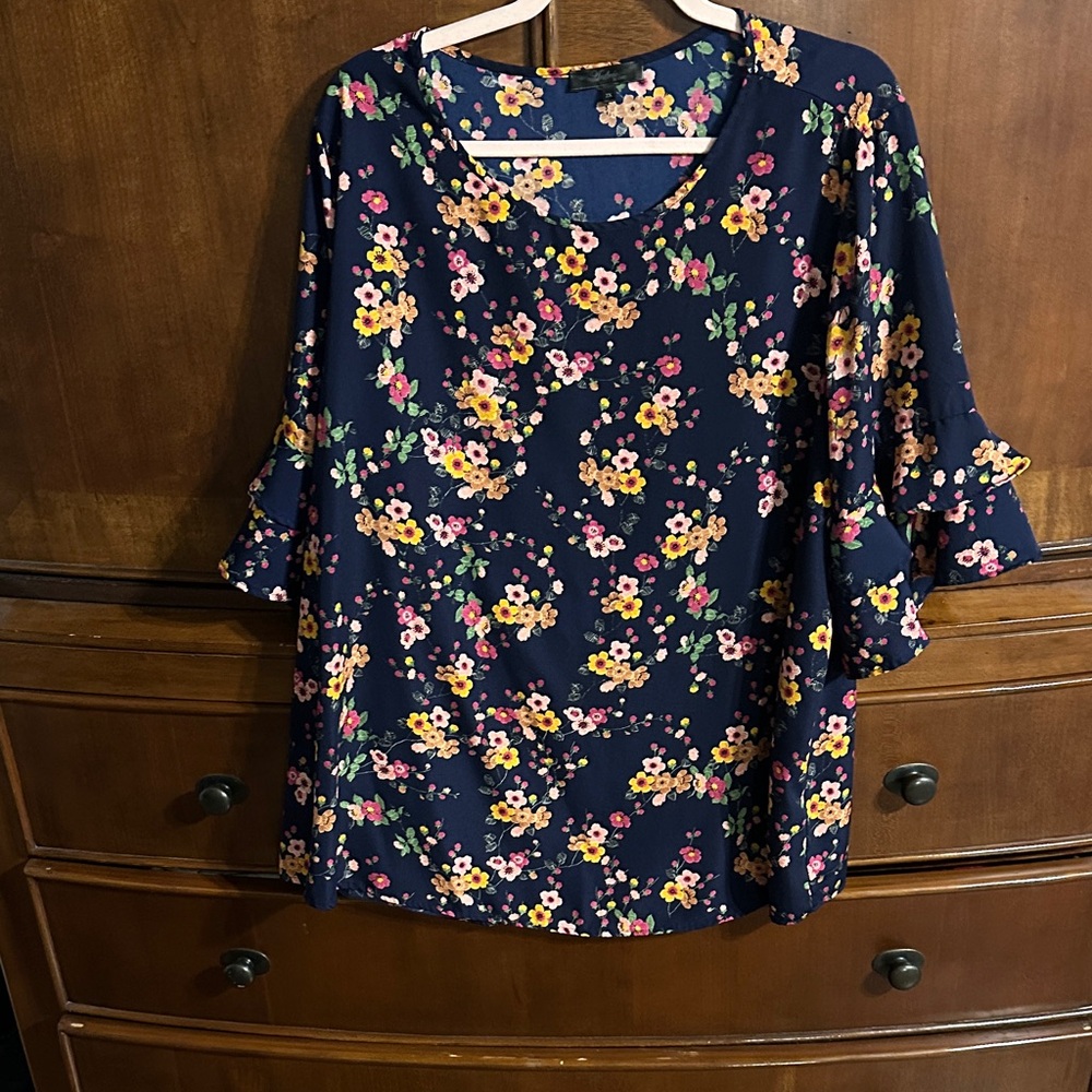 ANDREE BY UNIT Navy Floral Blouse